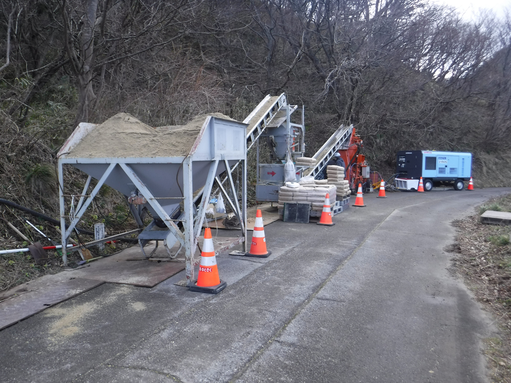 作業風景｜法面保護工事ー吹付作業（ノズルマン）
