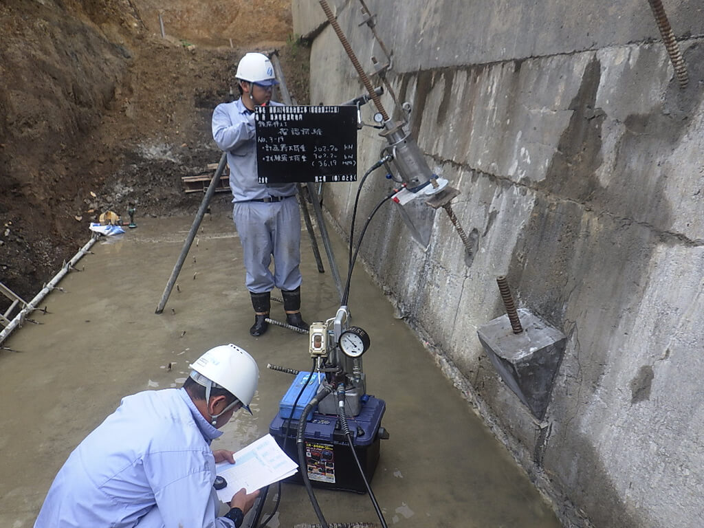 作業写真｜令和元年度 藤原川2号 緊急改築工事（堰堤改築工3工区）