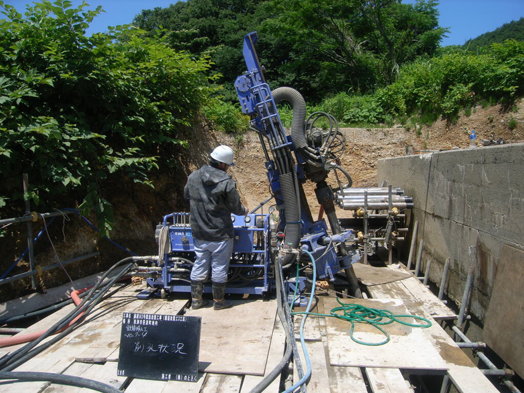 作業写真｜令和元年度 藤原川2号 緊急改築工事（堰堤改築工3工区）