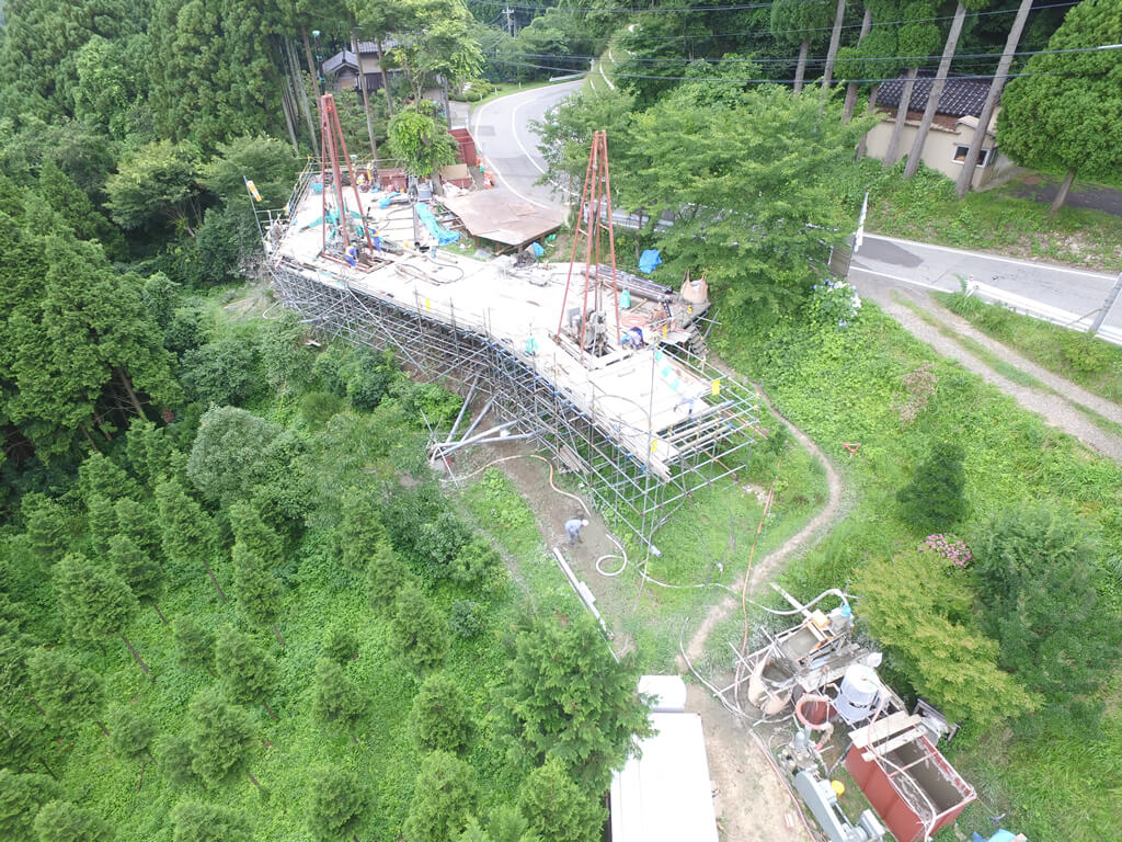 作業写真｜平成28年度 東山中 地すべり対策工事（抑止杭2工区）