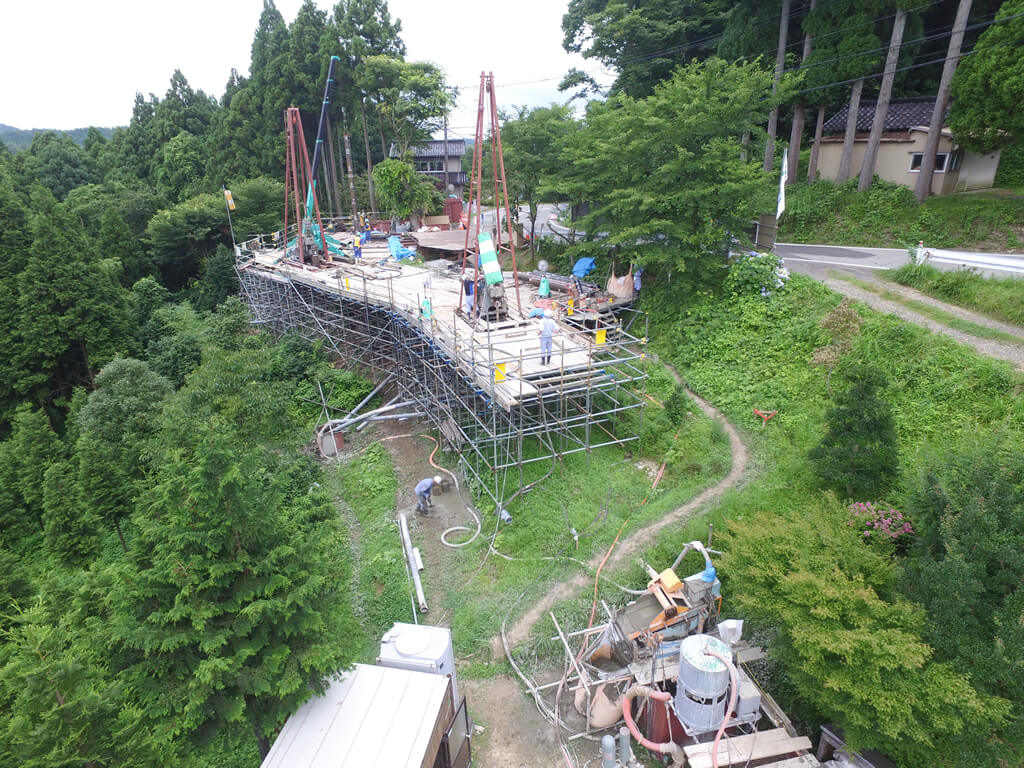 作業写真｜平成28年度 東山中 地すべり対策工事（抑止杭2工区）