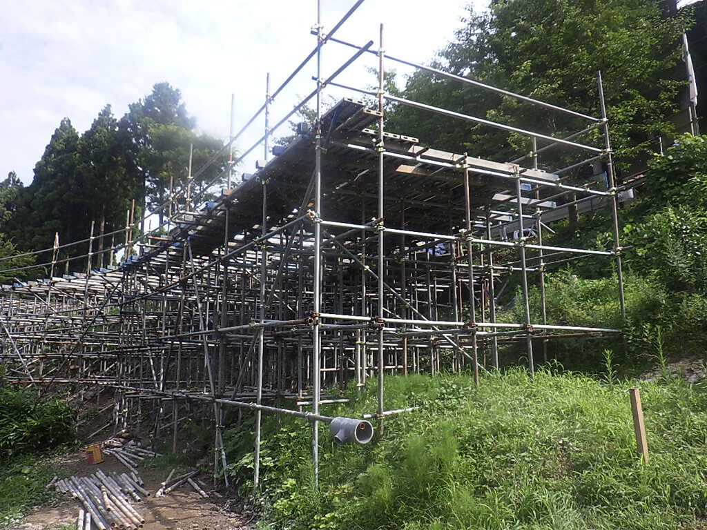 作業写真｜平成28年度 東山中 地すべり対策工事（抑止杭2工区）