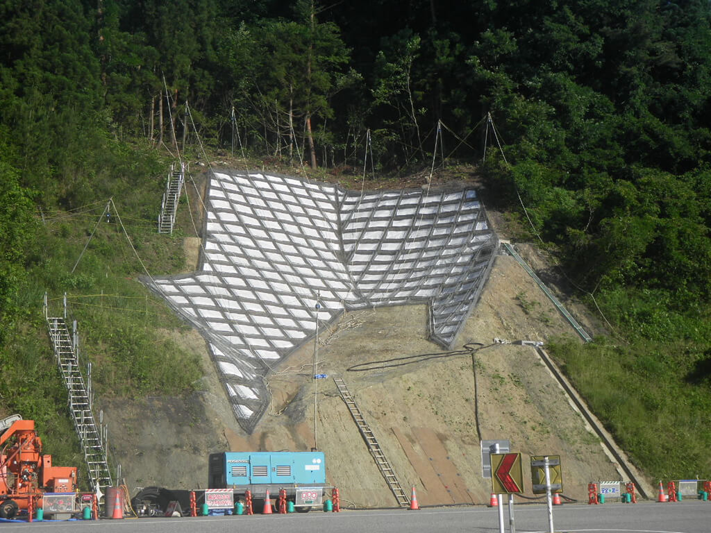 作業写真｜30災368号 主要地方道珠洲穴水線 道路災害復旧工事