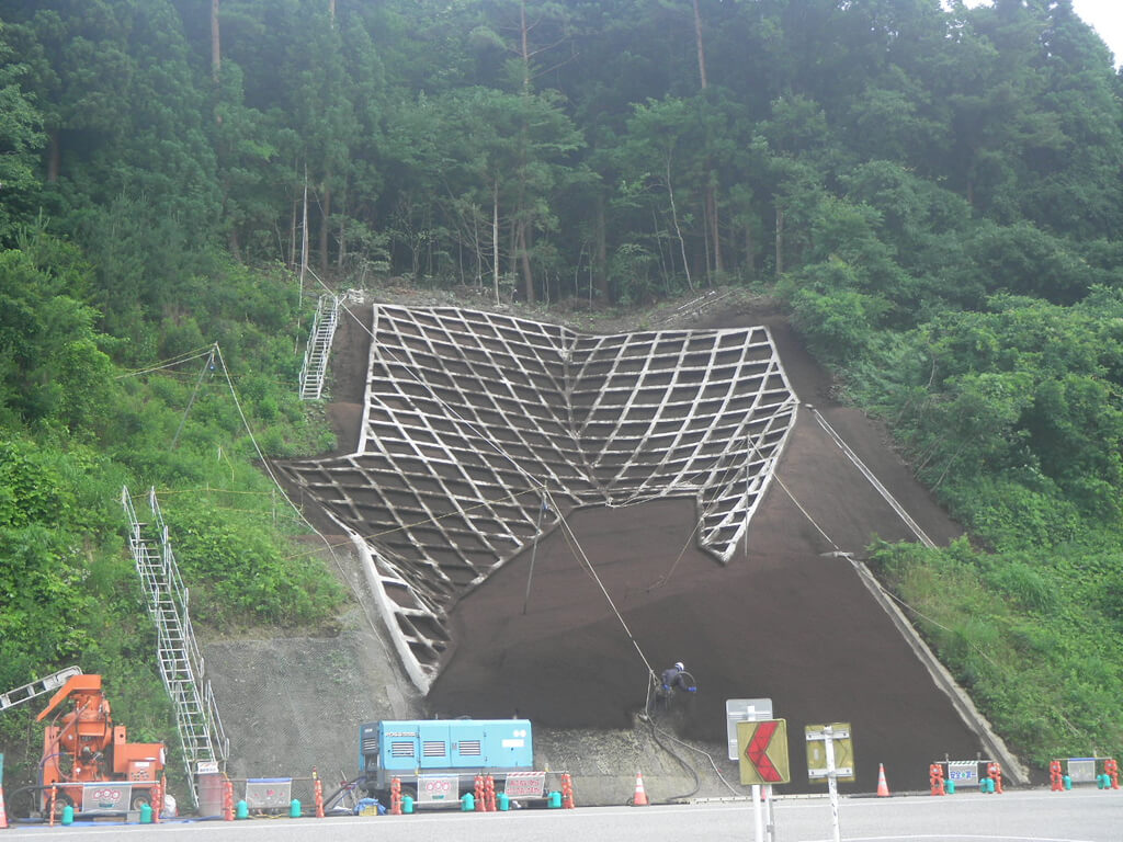 作業写真｜30災368号 主要地方道珠洲穴水線 道路災害復旧工事