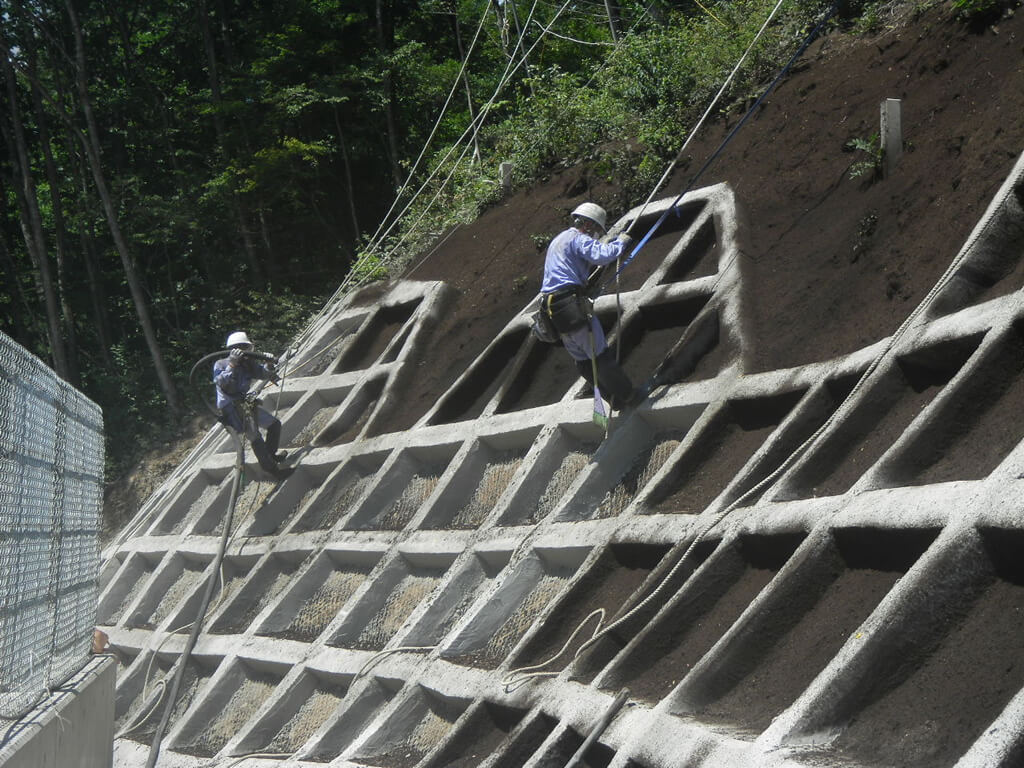 作業写真｜平成28年度 馬渡急傾斜地崩壊対策工事（法面工）